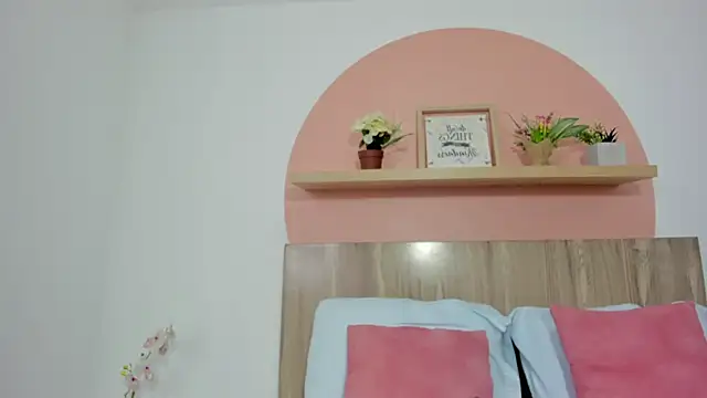 charlote smit  online show from February 5, 7:29 pm