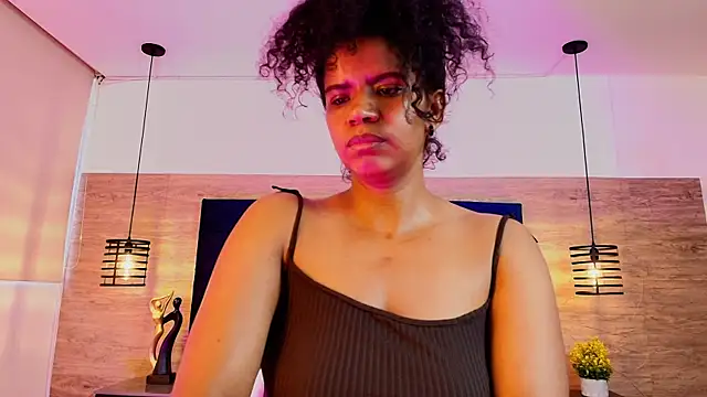 Ellie-Alves online show from May 12, 4:26 pm
