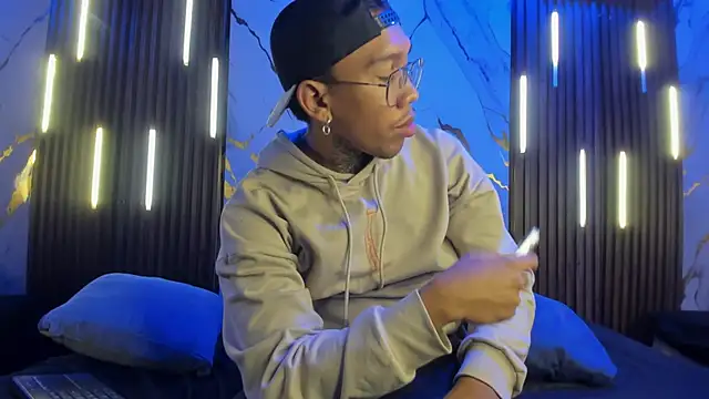 ThiagoBerry online show from February 16, 12:45 pm