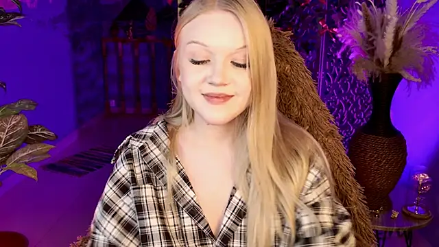 ChloeWhite online show from March 12, 11:38 am