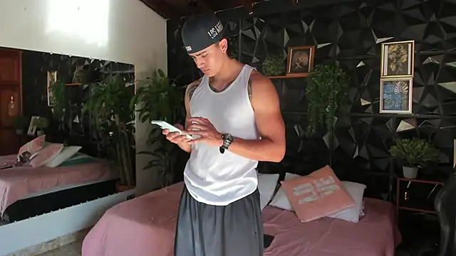 Snapshot of elliot_colton chatting on June 11, 8:29 pm elliot colton online show from June 11, 8:29 pm