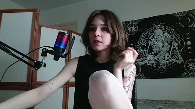 Snapshot of Mysterious_Toy chatting on February 2, 5:33 pm Mysterious Toy online show from February 2, 5:33 pm