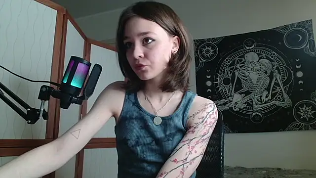 Snapshot of Mysterious_Toy chatting on February 10, 5:06 pm Mysterious Toy online show from February 10, 5:06 pm