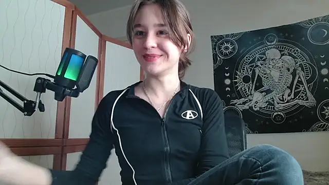 Snapshot of Mysterious_Toy chatting on February 11, 5:07 pm Mysterious Toy online show from February 11, 5:07 pm