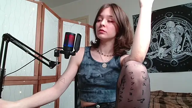 Snapshot of Mysterious_Toy chatting on March 18, 11:35 am Mysterious Toy online show from March 18, 11:35 am