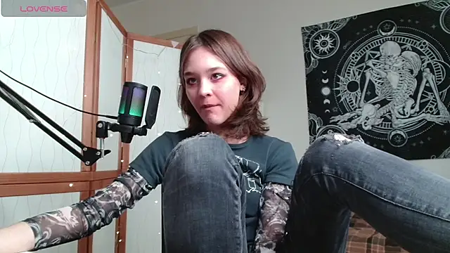 Snapshot of Mysterious_Toy chatting on March 20, 1:16 pm Mysterious Toy online show from March 20, 1:16 pm