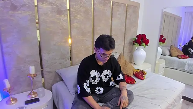 Snapshot of SamuParker chatting on January 9, 6:27 am SamuParker online show from January 9, 6:27 am