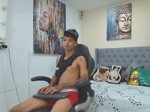 Snapshot of angelcutexx18 chatting on February 4, 5:19 pm angelcutexx18 online show from February 4, 5:19 pm