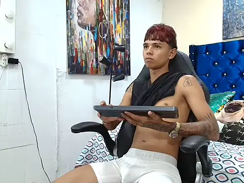 Snapshot of angelcutexx18 chatting on March 4, 5:30 pm angelcutexx18 online show from March 4, 5:30 pm