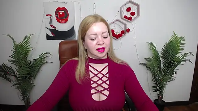 OliviaVerr online show from April 24, 1:02 pm