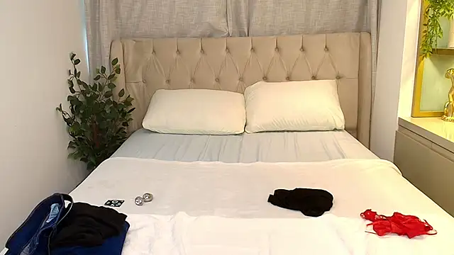 Snapshot of Maxine_Spencer chatting on February 27, 8:20 pm Maxine Spencer online show from February 27, 8:20 pm