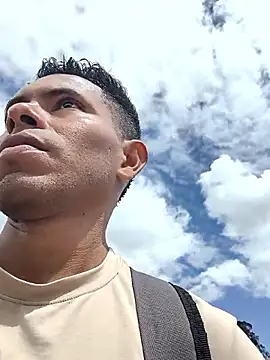 Snapshot of adambrosk_08 chatting on January 18, 5:28 pm adambrosk 08 online show from January 18, 5:28 pm