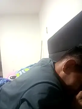 Snapshot of adambrosk_08 chatting on February 11, 6:29 am adambrosk 08 online show from February 11, 6:29 am