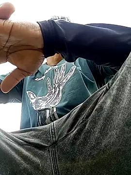 Snapshot of adambrosk_08 chatting on February 21, 6:09 pm adambrosk 08 online show from February 21, 6:09 pm