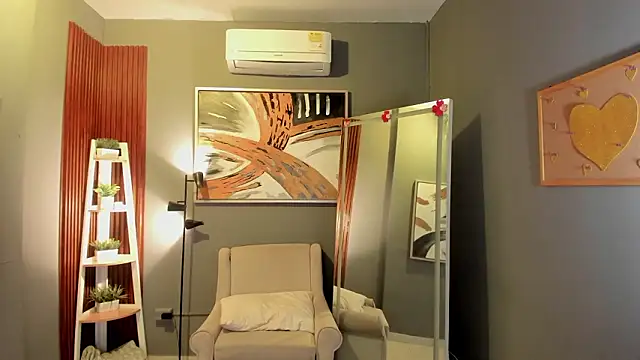 ailann  online show from March 25, 7:42 pm