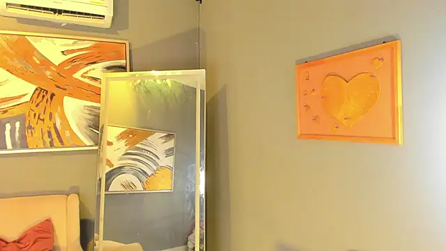 ailann  online show from April 13, 7:41 pm