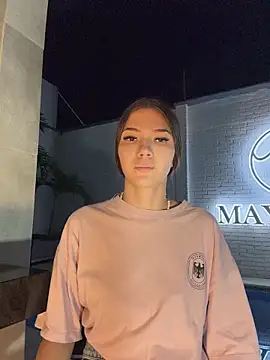 EmmaJhoons online show from March 28, 10:15 am