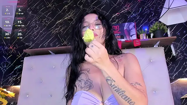 Renata blue online show from April 7, 9:37 pm