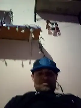 Snapshot of yoguitolokoche chatting on January 12, 2:22 pm yoguitolokoche online show from January 12, 2:22 pm