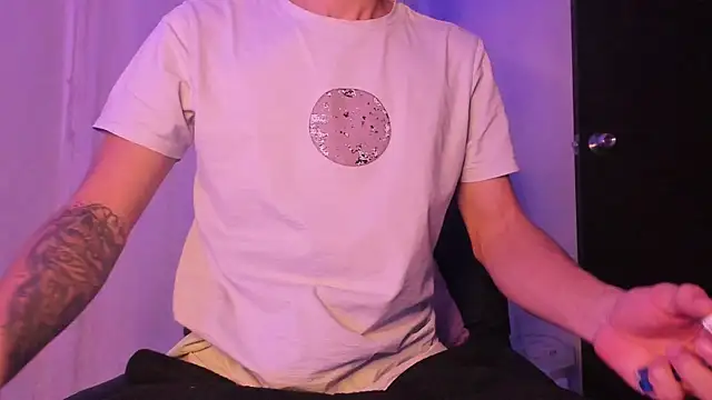 Davis Axel online show from January 11, 1:43 am