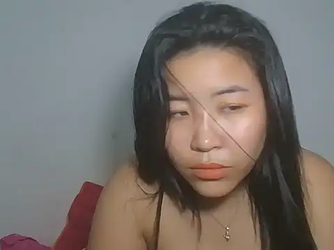 Zyeiii online show from April 8, 9:04 pm