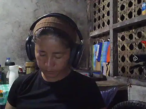 Snapshot of lovelyxxx88 chatting on February 6, 1:14 pm lovelyxxx88 online show from February 6, 1:14 pm