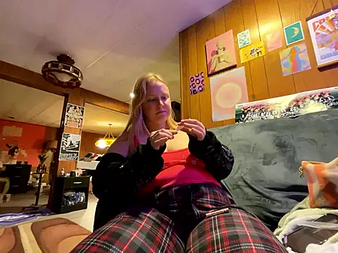 KinkiKat online show from January 9, 1:30 am