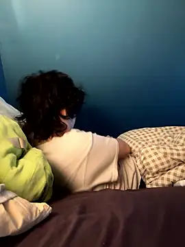 quwuinnie333 online show from January 14, 5:24 am