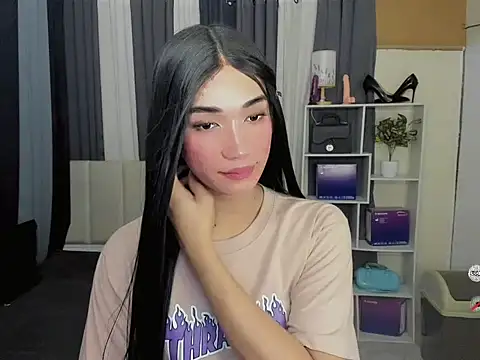 FyangFoxx online show from May 15, 9:55 pm