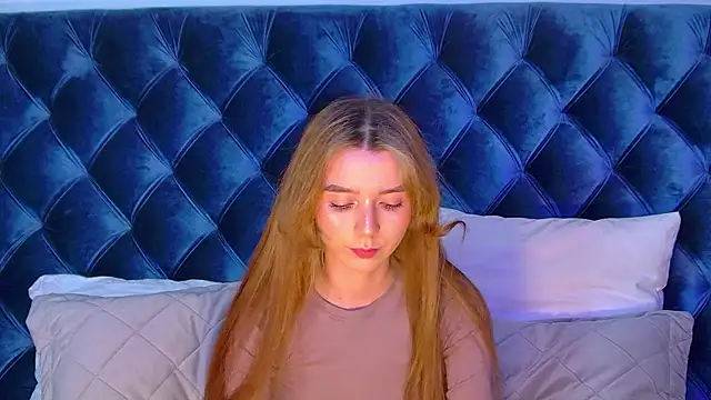 VanessaVienne online show from February 22, 4:27 pm