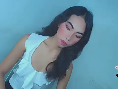 Massivecockfiona online show from February 12, 5:46 am