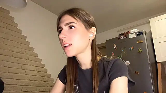 ElsieKuhlmann online show from March 1, 8:11 pm