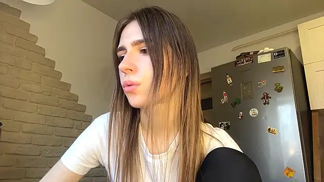 ElsieKuhlmann online show from March 19, 5:11 am