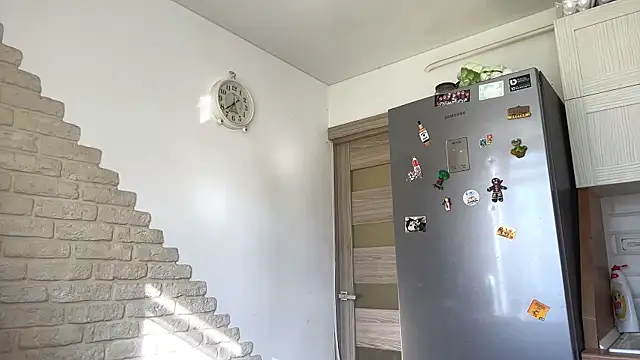 ElsieKuhlmann online show from April 18, 2:10 pm