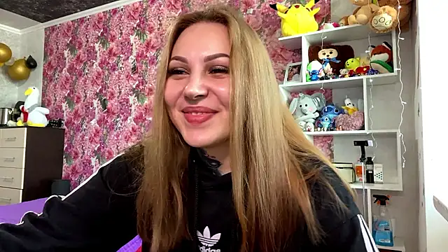 Snapshot of TraciBallena chatting on February 2, 9:08 am TraciBallena online show from February 2, 9:08 am