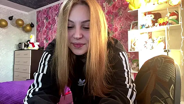 Snapshot of TraciBallena chatting on February 10, 6:06 am TraciBallena online show from February 10, 6:06 am