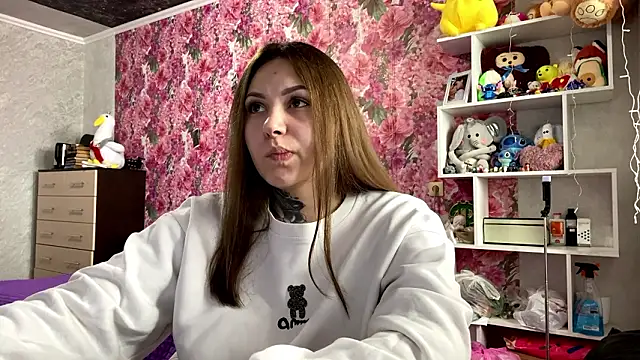 Snapshot of TraciBallena chatting on February 24, 7:17 am TraciBallena online show from February 24, 7:17 am