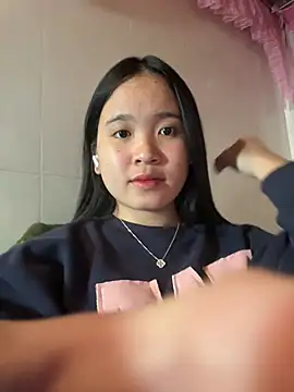 Snapshot of Gwen879 chatting on January 14, 2:44 pm Gwen879 online show from January 14, 2:44 pm