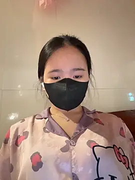 Gwen879 online show from April 14, 1:44 am