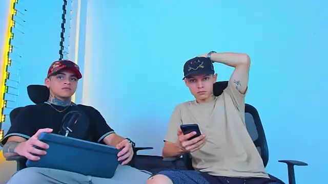 Snapshot of Thomas-Wil chatting on January 10, 7:48 pm Thomas-Wil online show from January 10, 7:48 pm