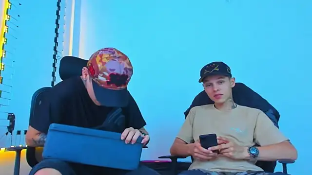 Snapshot of Thomas-Wil chatting on January 14, 1:11 am Thomas-Wil online show from January 14, 1:11 am