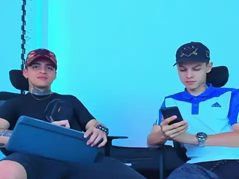 Snapshot of Thomas-Wil chatting on January 14, 10:25 pm Thomas-Wil online show from January 14, 10:25 pm