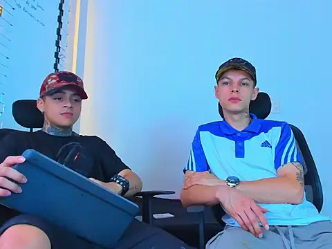 Snapshot of Thomas-Wil chatting on February 1, 4:55 am Thomas-Wil online show from February 1, 4:55 am