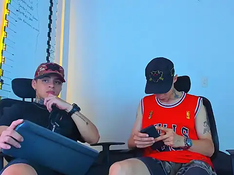 Snapshot of Thomas-Wil chatting on February 3, 2:53 am Thomas-Wil online show from February 3, 2:53 am