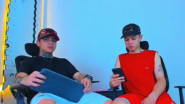 Snapshot of Thomas-Wil chatting on February 12, 2:50 am Thomas-Wil online show from February 12, 2:50 am