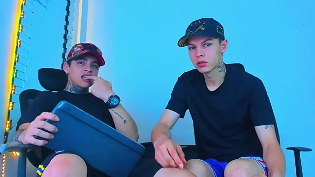 Snapshot of Thomas-Wil chatting on February 27, 9:59 pm Thomas-Wil online show from February 27, 9:59 pm