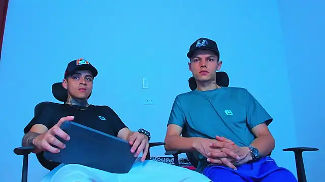 Snapshot of Thomas-Wil chatting on March 20, 8:14 pm Thomas-Wil online show from March 20, 8:14 pm