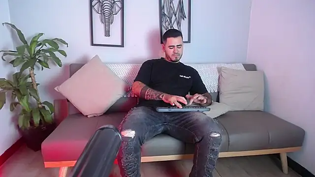 Aronhilton online show from January 14, 7:19 pm