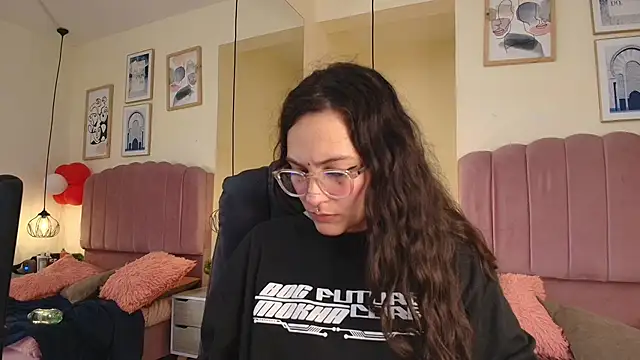 Hanabie  online show from February 25, 3:16 am