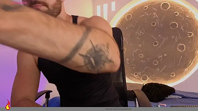 Snapshot of Apolo_lux1 chatting on June 26, 7:51 pm Apolo lux1 online show from June 26, 7:51 pm